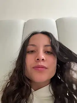 Megan Rodrigo online show from May 26, 2026, 1:18 pm