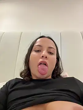 Megan Rodrigo online show from June 4, 2026, 2:39 am