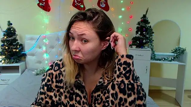 SallyVerda online show from December 28, 2024, 7:43 pm