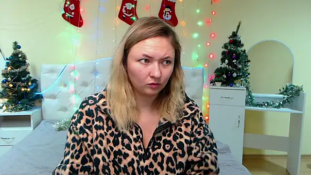 SallyVerda online show from December 28, 2024, 10:55 pm