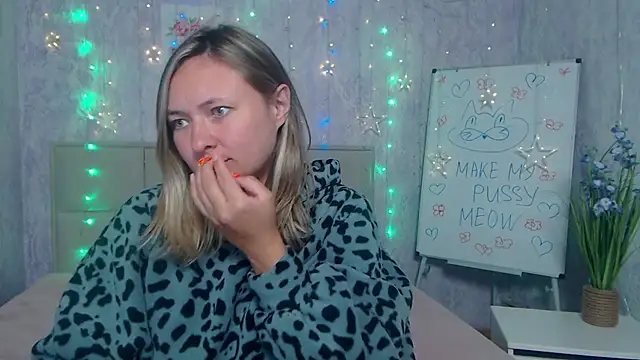 Snapshot of SallyVerda chatting on October 2, 2025, 6:15 pm SallyVerda online show from October 2, 2025, 6:15 pm