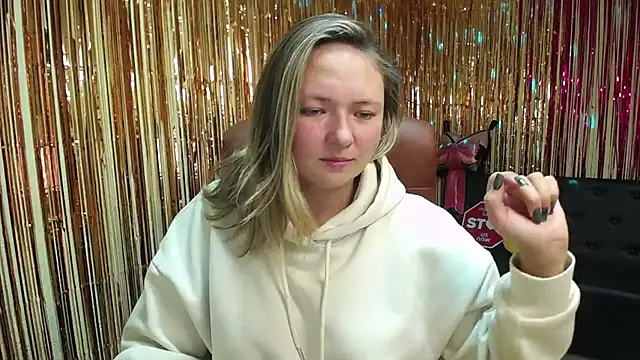 Snapshot of SallyVerda chatting on October 12, 2025, 5:23 pm SallyVerda online show from October 12, 2025, 5:23 pm