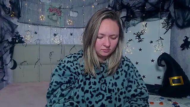 Snapshot of SallyVerda chatting on October 15, 2025, 5:24 pm SallyVerda online show from October 15, 2025, 5:24 pm