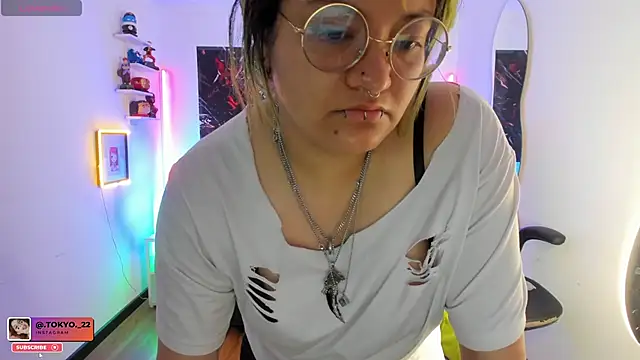 Snapshot of lucky-leah chatting on October 8, 2025, 4:10 am lucky-leah online show from October 8, 2025, 4:10 am