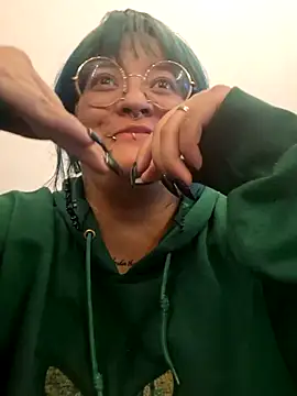 lucky-leah online show from March 12, 2026, 4:07 am