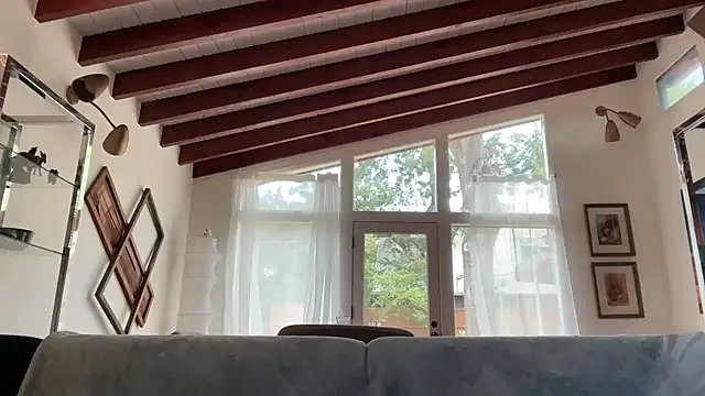 Snapshot of YUMIandbigWOLF chatting on September 25, 2025, 5:49 pm YUMIandbigWOLF online show from September 25, 2025, 5:49 pm