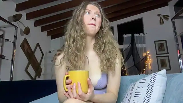 Snapshot of YUMIandbigWOLF chatting on October 3, 2025, 4:09 am YUMIandbigWOLF online show from October 3, 2025, 4:09 am