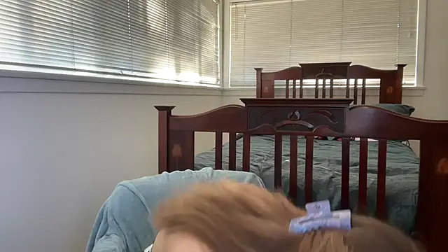 Snapshot of YUMIandbigWOLF chatting on October 30, 2025, 9:37 pm YUMIandbigWOLF online show from October 30, 2025, 9:37 pm