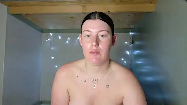 C1eopatra online show from November 29, 2025, 7:06 pm