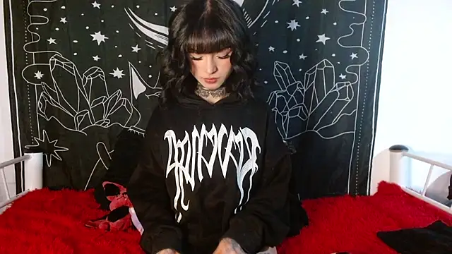 Isabella  dark online show from October 15, 2025, 12:11 am