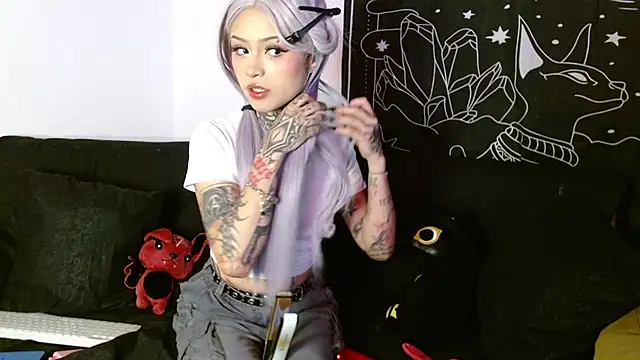 Isabella  dark online show from October 25, 2025, 10:15 pm