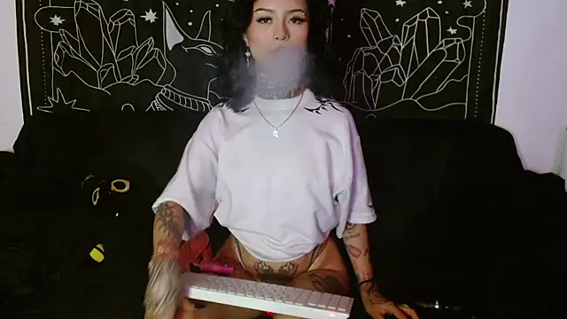 Isabella  dark online show from October 28, 2025, 3:10 am