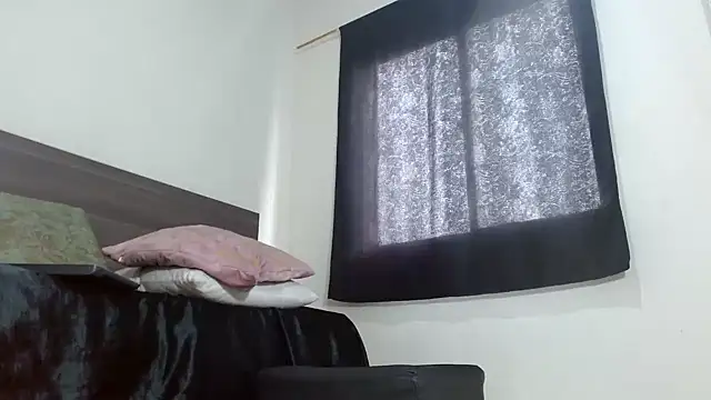 Snapshot of Mila_cams1_ chatting on January 10, 2025, 5:02 pm Mila cams1  online show from January 10, 2025, 5:02 pm
