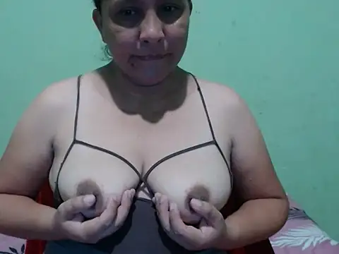 Snapshot of sonia__milk chatting on April 26, 2026, 9:12 pm sonia milk online show from April 26, 2026, 9:12 pm