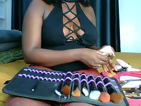 Snapshot of Switmelanin chatting on May 4, 2026, 7:21 pm Switmelanin online show from May 4, 2026, 7:21 pm