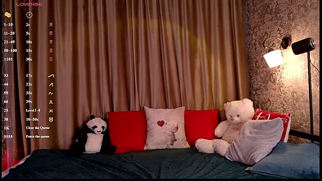 FreyaRaya online show from May 13, 2026, 3:37 am