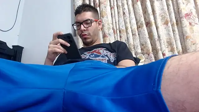 Snapshot of gollfather13 chatting on February 12, 2025, 12:55 pm gollfather13 online show from February 12, 2025, 12:55 pm