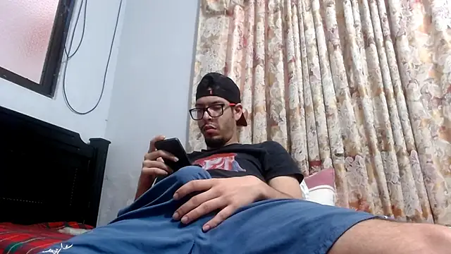 Snapshot of gollfather13 chatting on March 15, 2025, 3:27 pm gollfather13 online show from March 15, 2025, 3:27 pm