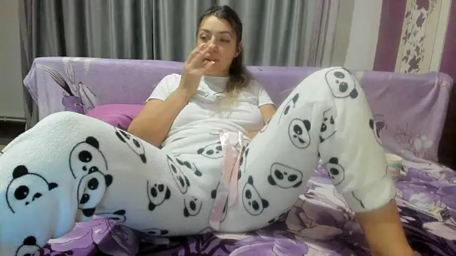 Dyana Kaylinn online show from December 6, 2024, 1:29 am