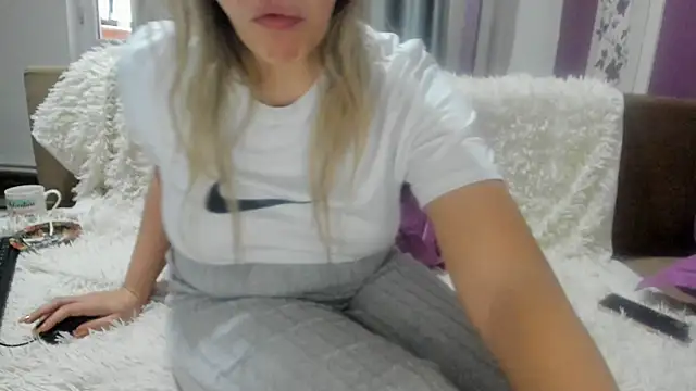 Dyana Kaylinn online show from December 21, 2024, 7:24 am