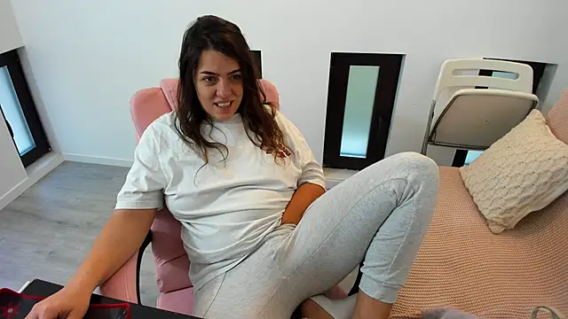 Dyana Kaylinn online show from November 2, 2025, 5:32 am