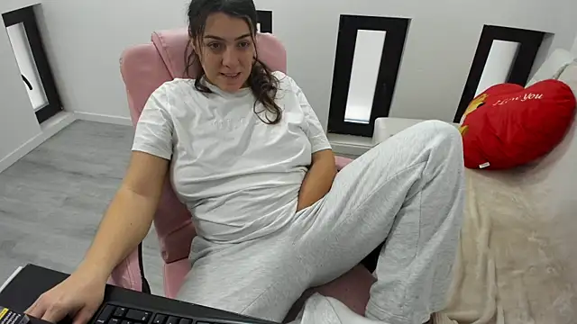 Dyana Kaylinn online show from February 7, 2026, 6:06 am