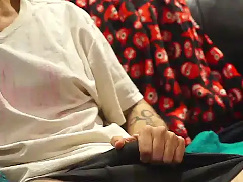 jhonnygoldencock online show from September 18, 2025, 6:37 am