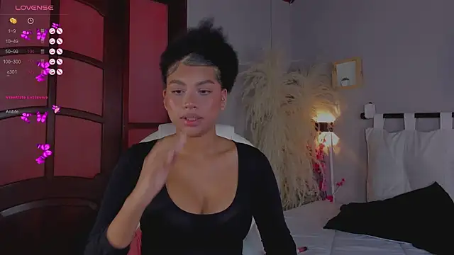 nayah   online show from December 17, 2024, 9:05 pm