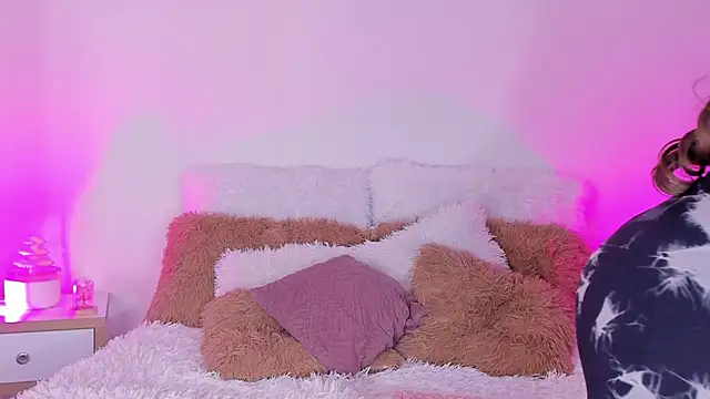 Snapshot of rosemonrooe chatting on September 18, 2025, 2:19 pm rosemonrooe online show from September 18, 2025, 2:19 pm