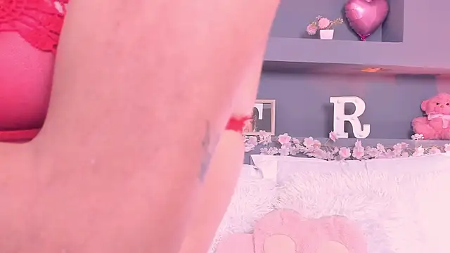 rosemonrooe online show from November 7, 2025, 3:23 pm