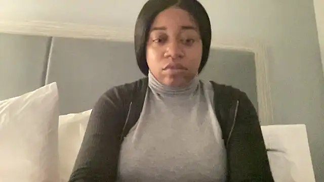 Snapshot of MommyConfident chatting on October 16, 2025, 12:22 am MommyConfident online show from October 16, 2025, 12:22 am