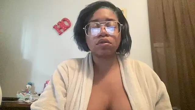 Snapshot of MommyConfident chatting on October 21, 2025, 1:12 pm MommyConfident online show from October 21, 2025, 1:12 pm