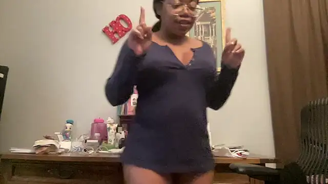 Snapshot of MommyConfident chatting on November 13, 2025, 3:22 pm MommyConfident online show from November 13, 2025, 3:22 pm