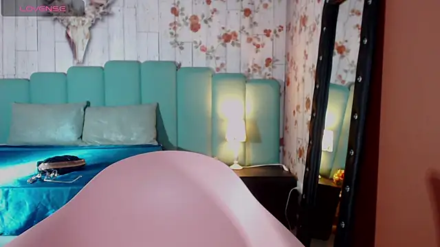 Alison Simmons online show from January 4, 2025, 2:56 pm