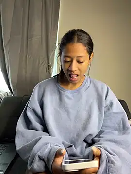 Snapshot of VanessaBling chatting on December 18, 2024, 4:06 pm VanessaBling online show from December 18, 2024, 4:06 pm