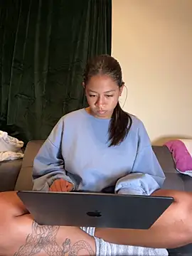 Snapshot of VanessaBling chatting on March 9, 2025, 1:35 am VanessaBling online show from March 9, 2025, 1:35 am