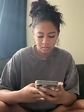 VanessaBling online show from December 17, 2025, 4:13 pm