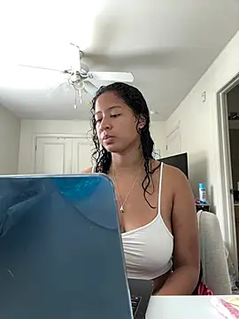 VanessaBling online show from June 26, 2026, 2:43 pm