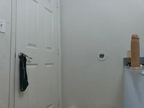 Snapshot of Fuckmyassg00d chatting on January 14, 2025, 12:24 pm Fuckmyassg00d online show from January 14, 2025, 12:24 pm