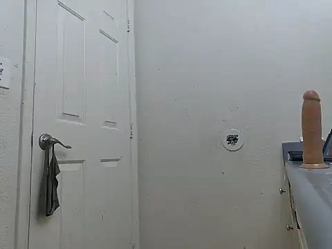 Snapshot of Fuckmyassg00d chatting on October 1, 2025, 8:37 pm Fuckmyassg00d online show from October 1, 2025, 8:37 pm