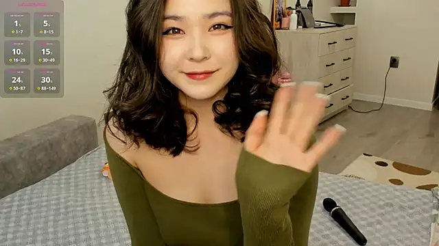 ysann online show from February 13, 2025, 11:06 am
