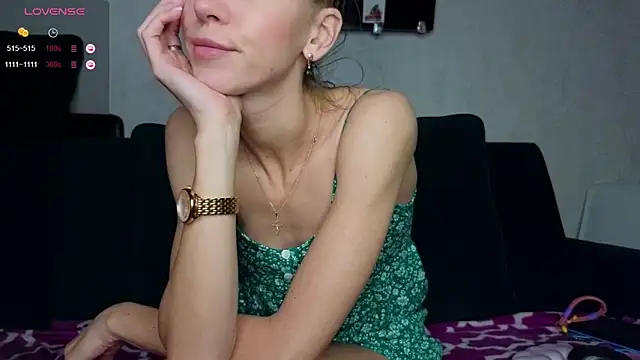 Snapshot of FoxLoveBasik chatting on March 6, 2025, 6:48 pm FoxLoveBasik online show from March 6, 2025, 6:48 pm