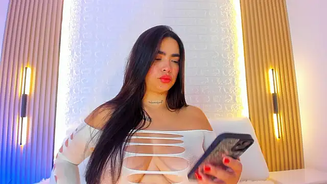 alyssa vargas online show from March 19, 2026, 7:34 am