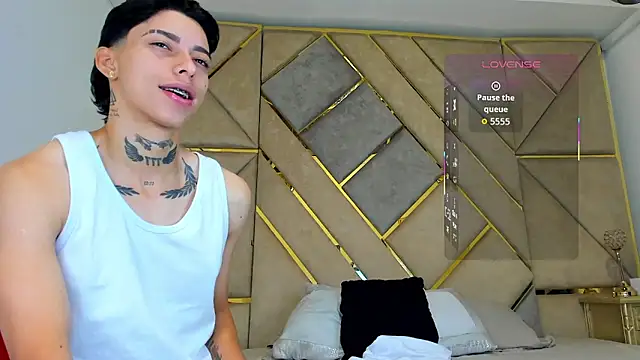 Snapshot of AmberAdams_ chatting on October 14, 2025, 1:01 pm AmberAdams online show from October 14, 2025, 1:01 pm