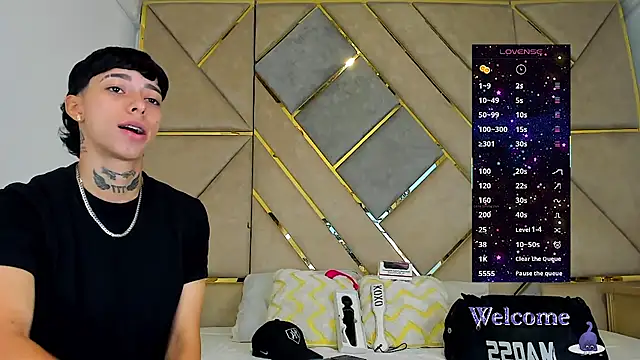 AmberAdams  online show from November 2, 2025, 1:24 pm