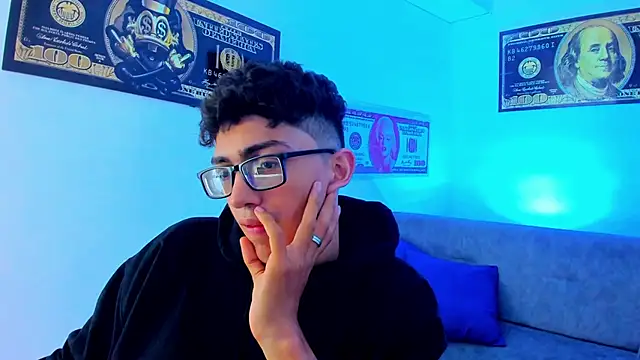 Snapshot of TylerWhite_ chatting on January 14, 2025, 6:34 am TylerWhite  online show from January 14, 2025, 6:34 am