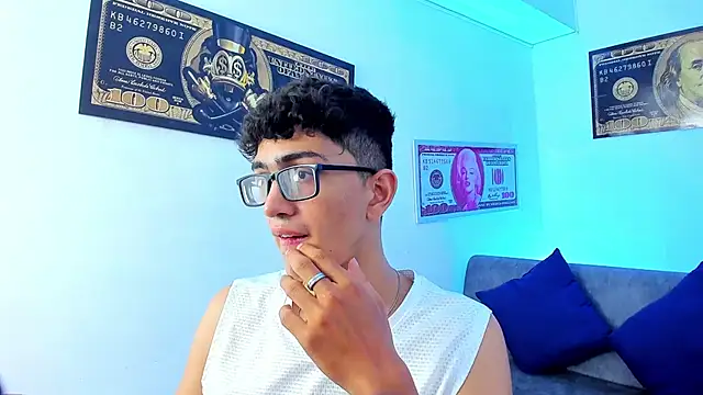 Snapshot of TylerWhite_ chatting on January 19, 2025, 3:08 am TylerWhite  online show from January 19, 2025, 3:08 am