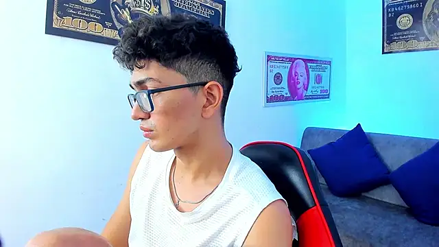Snapshot of TylerWhite_ chatting on January 19, 2025, 9:11 am TylerWhite  online show from January 19, 2025, 9:11 am