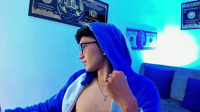 Snapshot of TylerWhite_ chatting on January 24, 2025, 3:00 am TylerWhite  online show from January 24, 2025, 3:00 am