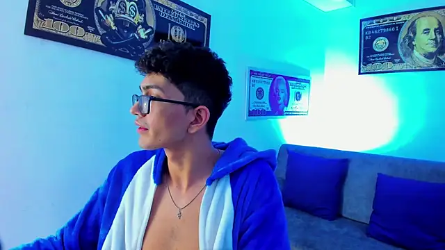 Snapshot of TylerWhite_ chatting on January 24, 2025, 6:35 am TylerWhite  online show from January 24, 2025, 6:35 am